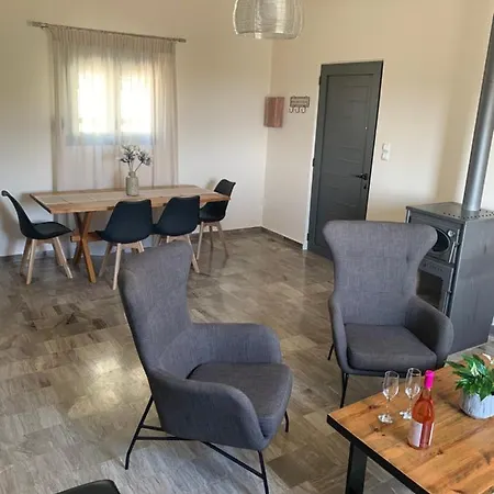 Apartment Eucalyptοs House