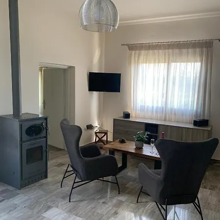 Apartment Eucalyptοs House